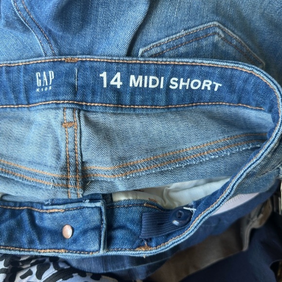 GAP Classic Blue Jean Shorts - Picture 2 of 6